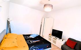 Plaza Residence Studio 2